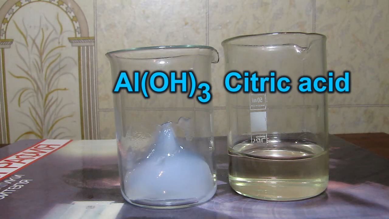 Freshly precipitated aluminium hydroxide and citric acid